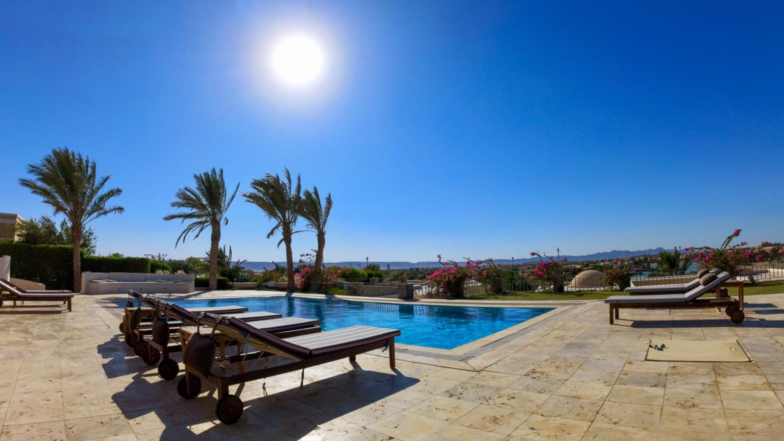 The pool and the sea, morning light