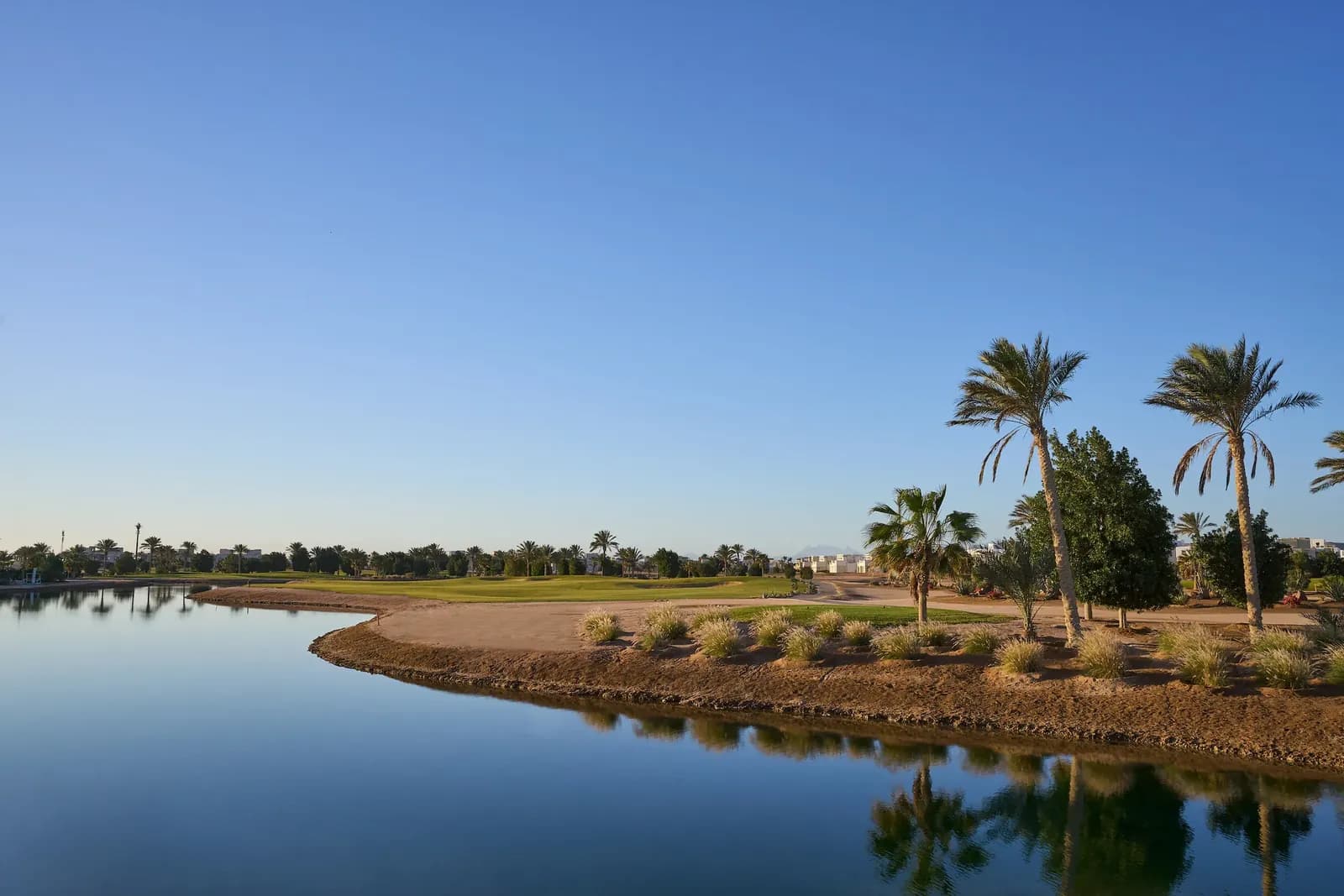Golf between the lagoons